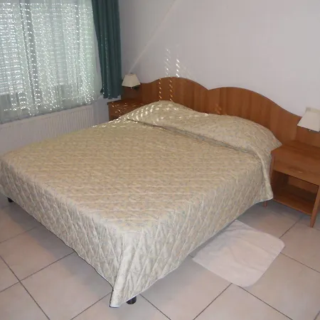 Carpini 3* בשארג'